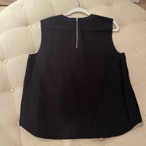 J Crew women’s sleeveless black top NWOT - Picture 3 of 3